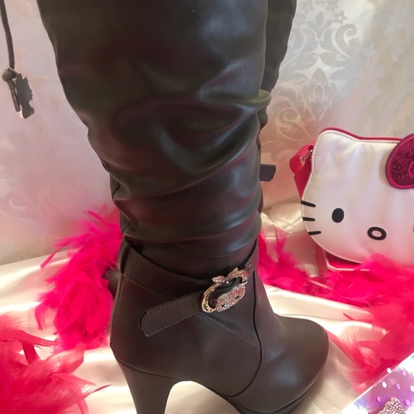 Gorgeous vintage y2k super tall hello kitty boots and crystal earrings set๐๐ - Picture 14 of 14